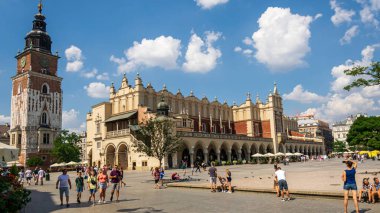 Krakow, Polonya - 08 / 08 / 2020 - Krakow pazarındaki kumaş salonları