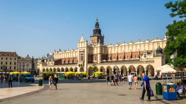 Krakow, Polonya - 08 / 08 / 2020 - Krakow pazarındaki kumaş salonları