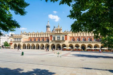 Krakow, Polonya - 08 / 08 / 2020 - Krakow pazarındaki kumaş salonları