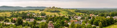 Krakolw-Czestochowa Jura köyünün panoraması