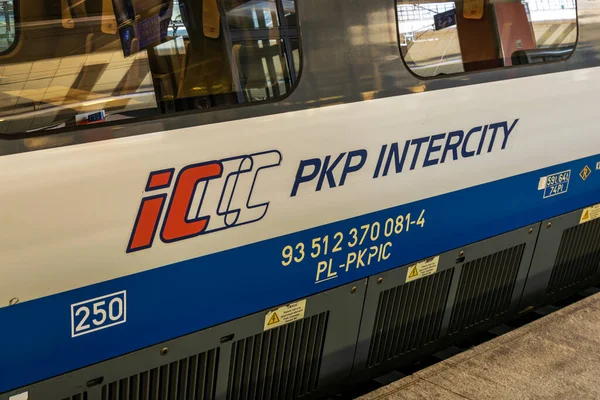 Krakow, Polonya - 08 / 08 / 2020 - Krakow 'daki PKP Şehirlerarası Tren