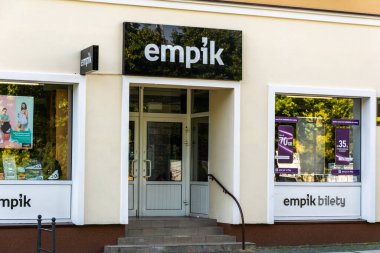 Czestochowa, Polonya - 02 / 08 / 2020 - Czestochowa 'da gazete ve kitaplarla dolu Empik mağazası