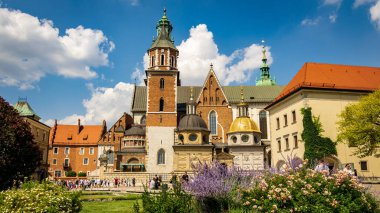 Krakow, Polonya - 08 / 08 / 2020 - Krakow 'daki Wawel Kraliyet Kalesi