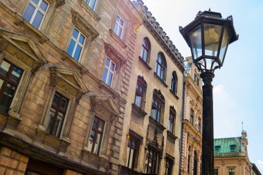 Krakow, Polonya - 08 / 08 / 2020 - eski Krakow kasabasındaki tarihi sokaklar