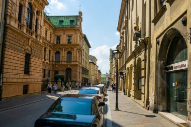 Krakow, Polonya - 08 / 08 / 2020 - eski Krakow kasabasındaki tarihi sokaklar