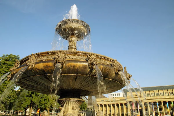 Magnificent fountain in Stuttgart - luxury shopping mall — Stock Photo, Image