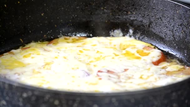 Főzés Tojás Recept Fry Egy Serpenyőben — Stock videók