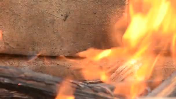 Węgiel i ogień wideo zbliżenie — Wideo stockowe