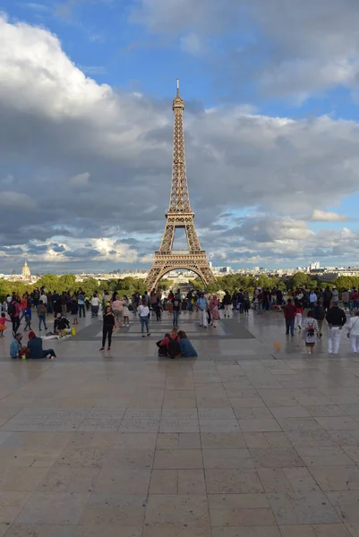 Párizs Franciaország Augusztus 2018 Eiffel Torony Trocadero Naplemente Fény Emberek — Stock Fotó