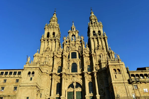 Katedrális Naplemente Fény Tiszta Obradoiro Térre Barokk Homlokzattal Tornyok Santiago — Stock Fotó