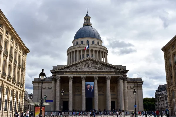 2018年8月 法国巴黎 万神殿 拉丁区 柱子和圆顶 多云的灰色天空 — 图库照片