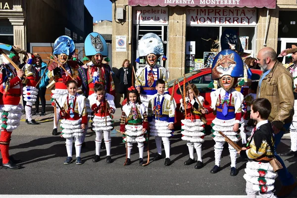 Célèbre Carnaval Défilé Rue Verin Avec Des Costumes Cigarrons Province — Photo