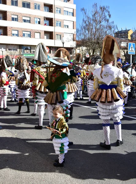 Verin Spanje Feb 2019 Beroemde Carnaval Straatparade Met Cigarrons Kostuums — Stockfoto