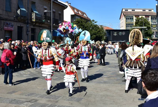 Ünlü Karnaval Karakol Sokak Törende Cigarrons Kostümleri Ile Ourense Ili — Stok fotoğraf