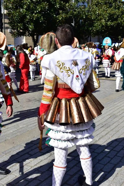 Célèbre Carnaval Défilé Rue Verin Avec Des Costumes Cigarrons Province — Photo