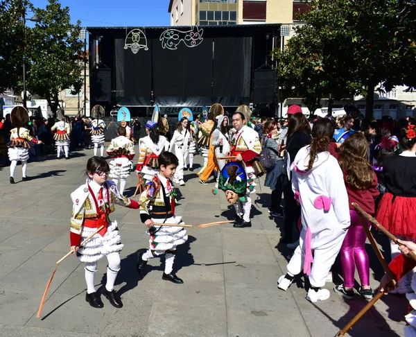 Słynny Karnawał Street Parade Verín Cigarrons Kostiumy Pierwszego Dnia Obchodów — Zdjęcie stockowe