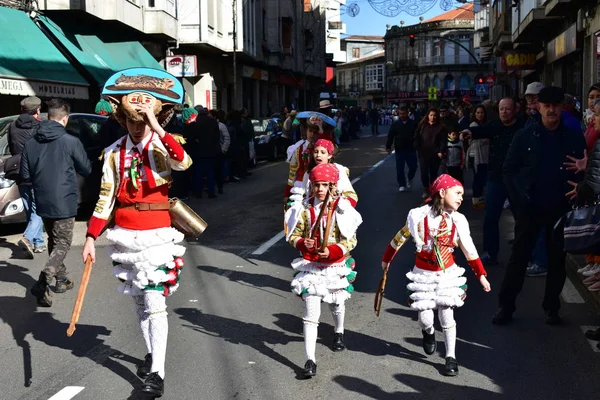 Ünlü Karnaval Karakol Sokak Törende Cigarrons Kostümleri Ile Ourense Ili — Stok fotoğraf