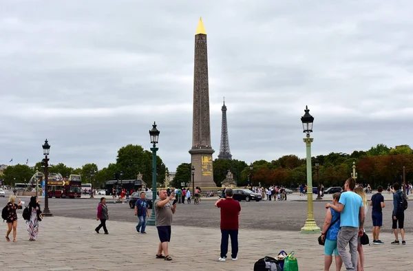 Place Concorde Platz Der Versöhnung Mit Fotografierenden Touristen Blick Auf — Stockfoto