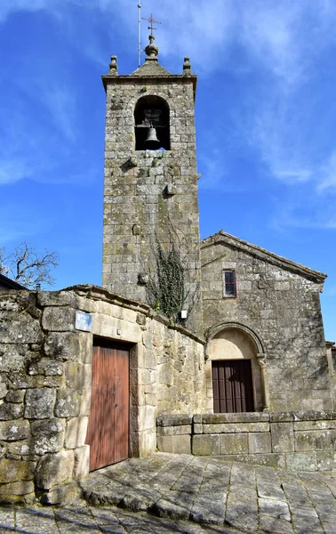 Romanska San Esteban Medeltidskyrka Fasad Klocktornet Och Välvd Dörr Allariz — Stockfoto