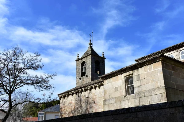 Église Romane Médiévale San Esteban Clocher Arbre Vue Latérale Allariz — Photo