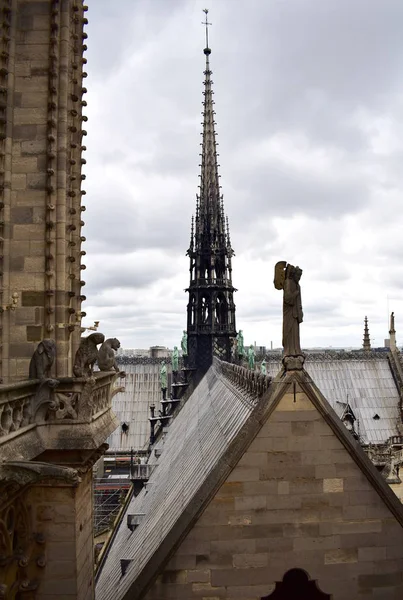 Notre Dame Spire Fleche Levar Telhados Madeira Folheados Antes Fogo — Fotografia de Stock