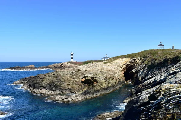 Island Two Lighthouses Violet Flowers View Cliff Sunny Day Isla — Stock Photo, Image