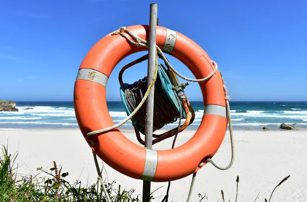 Spiaggia Con Sabbia Bianca Onde Salvagente Lugo Spagna — Foto Stock