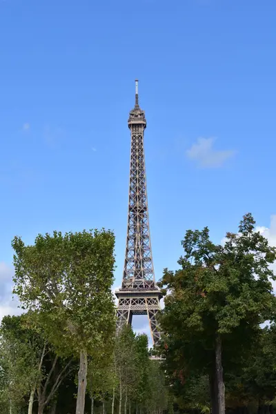 Tour Eiffel Mit Bäumen Vom Champ Mars Einem Sonnigen Tag — Stockfoto