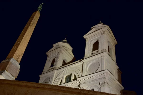 Церковь Сантиссимы Тринита Дей Монти Испанской Лестницы Ночью Пьяцца Spagna — стоковое фото