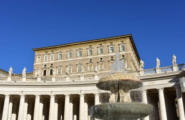 Papalık Konutları, Vatikan 'daki Piazza San Pietro' dan Apostolik Sarayı. Roma, İtalya.