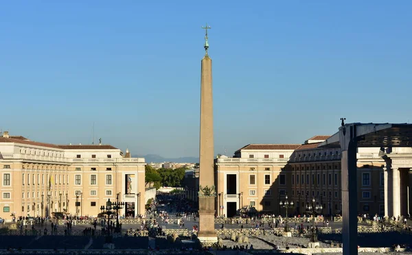 Vatikánváros Kilátás Szent Péter Térre Egyiptomi Obeliszkkel Kék Égbolttal Naplementekor — Stock Fotó