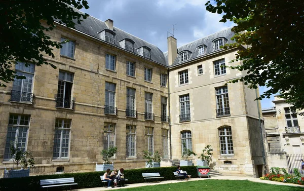 Giardino Palazzo Stile Parigino Conosciuto Come Hotel Particulier Casa Schiera Foto Stock Royalty Free