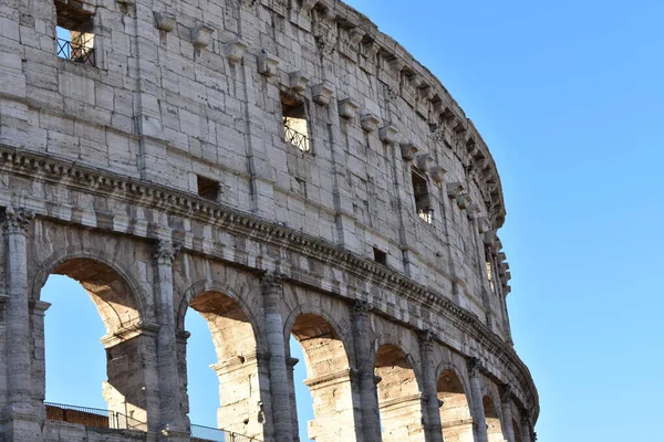 Colosseum Med Blå Himmel Rom Italien — Stockfoto