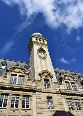 Sorbonne Üniversitesi Astronomi Kulesi, Latin Quarter 'da bulunan astronomik gözlemevi. Paris, Fransa.