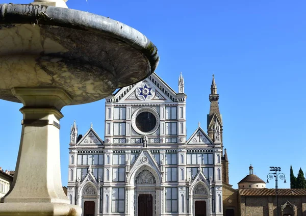 Basiliek Van Santa Croce Vanaf Piazza Santa Croce Met Fontein — Stockfoto