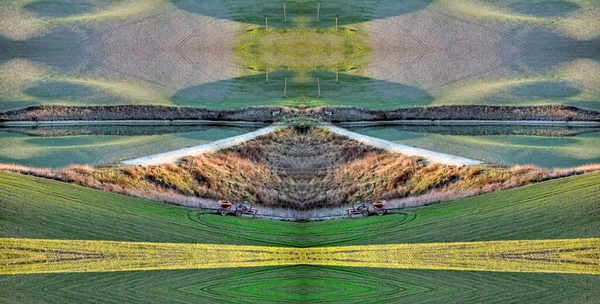 Dois Tratores Desenhar Círculo Que Une Mas Separa Los Mesmo — Fotografia de Stock