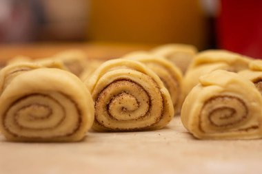 tarçın ile buns pişirme süreci