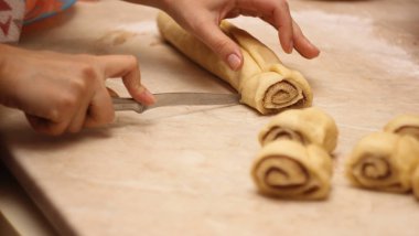 Çiğ hamur tarçın Dilimleme rulo