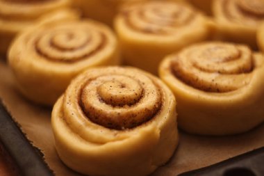 yama ile tarçın rulo pişirme