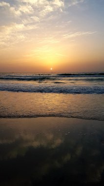 Sahilde gün batımı