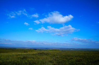Bulutlar alanları üzerinde. Doğa ve açık alanlar
