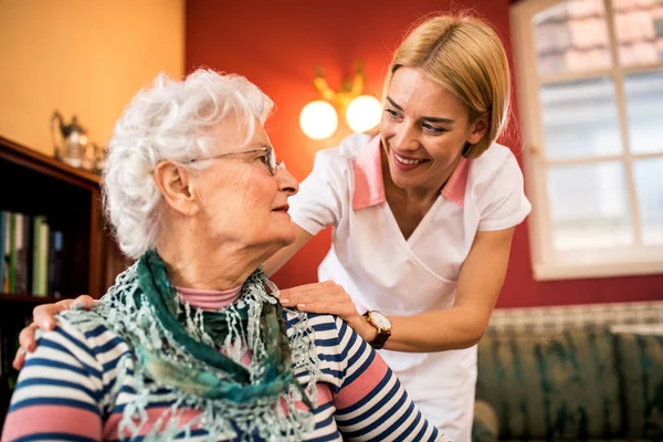 Smiling Nurse Old Senior Woman Patient Nursing Home — Stock Photo, Image