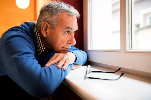 Uomo Triste Depressione Anziano Dimenticato Dalla Famiglia Casa Cura — Foto Stock