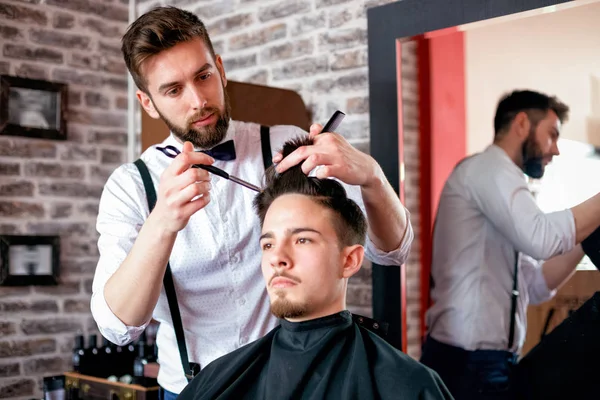 Zaman için yeni saç kesimi, mükemmel ve çekici olmalı.