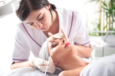 Botox yöntemiyle uygulanan yaş onarım tedavi