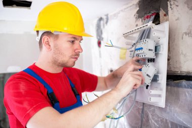 Elektrik sistemi içinde istikrarlı bir geçerli devre sağlamak için bir bina inşaatı
