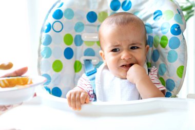 O yemek zamanı açıklayan küçük bebek sadece bebekler biliyorum belirli bir şekilde bitti nasıl