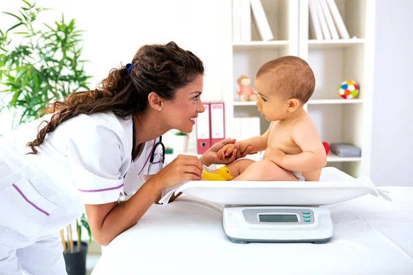 Just Cute Baby Sitting Upright Weight Measuring Device — Stock Photo, Image