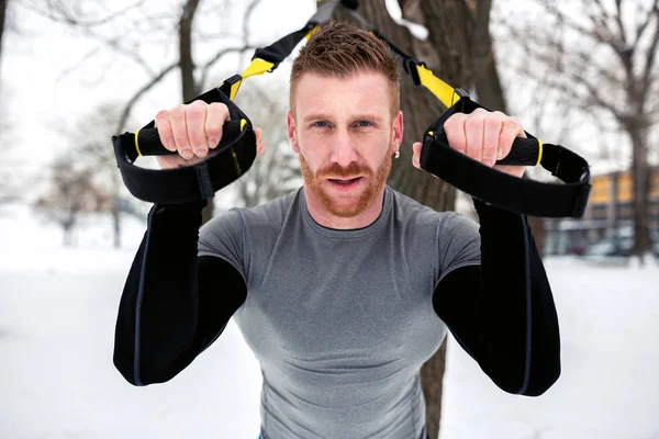 Atleta Motivado Aumenta Flexibilidade Resistência Seus Músculos Desenvolvendo Mantendo Núcleo — Fotografia de Stock