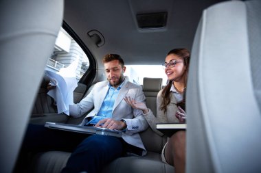 Şirket iş kusursuz yapmak için gerekli mali özellikleri ve gereksinimleri çift kontrol 